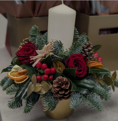 Christmas Candle arrangement - Perfect gift to send to friends and family.